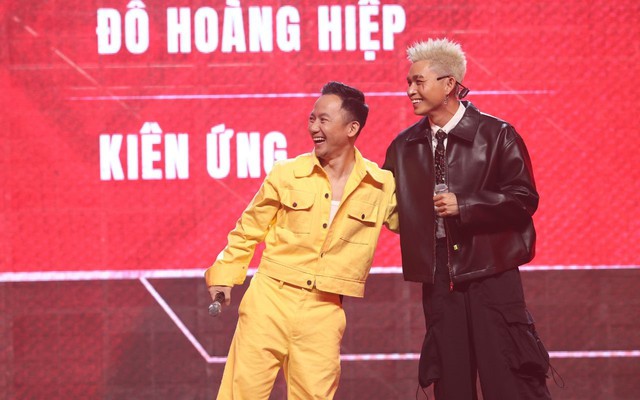 Đinh Tiến Đạt tập hát đến tắt tiếng, kích hoạt lại đam mê nghệ thuật khi tham gia "Anh trai vượt ngàn chông gai"- Ảnh 4. Đinh Tiến Đạt tập hát đến tắt tiếng, kích hoạt lại đam mê nghệ thuật khi tham gia "Anh trai vượt ngàn chông gai"- Ảnh 4.
