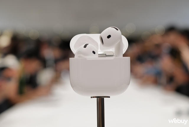 Hết cắt giảm củ sạc, Apple giờ cắt nốt cả cáp USB-C: Mua AirPods 4 giờ không có phụ kiện gì tặng kèm- Ảnh 1.