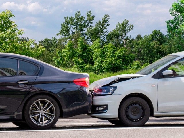 Tài xế BMW bị phạt hơn 3 tỉ vì bám quá sát đuôi xe trước, lý do là... quá giàu- Ảnh 3. Tài xế BMW bị phạt hơn 3 tỉ vì bám quá sát đuôi xe trước, lý do là... quá giàu- Ảnh 3.