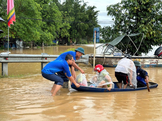 Tỉnh đoàn Phú Thọ đến thăm, động viên và trao hỗ trợ cho huyện Hạ Hoà- Ảnh 5.