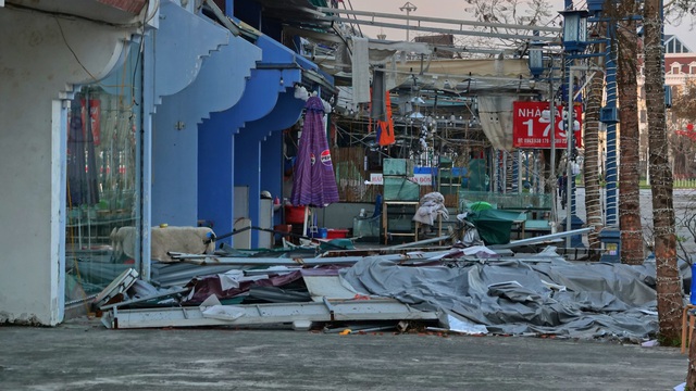 Khung cảnh Quảng Ninh sau một tuần bão Yagi càn quét: "Thủ phủ" du lịch tan tác, thiệt hại cả nghìn tỷ đồng vẫn đang vực dậy để đón khách du lịch- Ảnh 2.