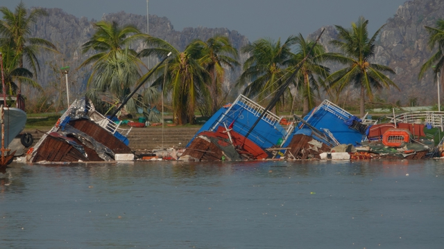 Khung cảnh Quảng Ninh sau một tuần bão Yagi càn quét: "Thủ phủ" du lịch tan tác, thiệt hại cả nghìn tỷ đồng vẫn đang vực dậy để đón khách du lịch- Ảnh 25.