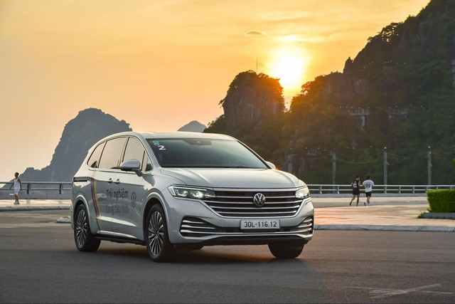 Tôi dành 2 ngày lái bộ đôi Volkswagen đi Hà Nội - Hạ Long: Đã hiểu lý do Viloran được dàn sao Việt mê, Touareg đáng có doanh số tốt hơn- Ảnh 2.