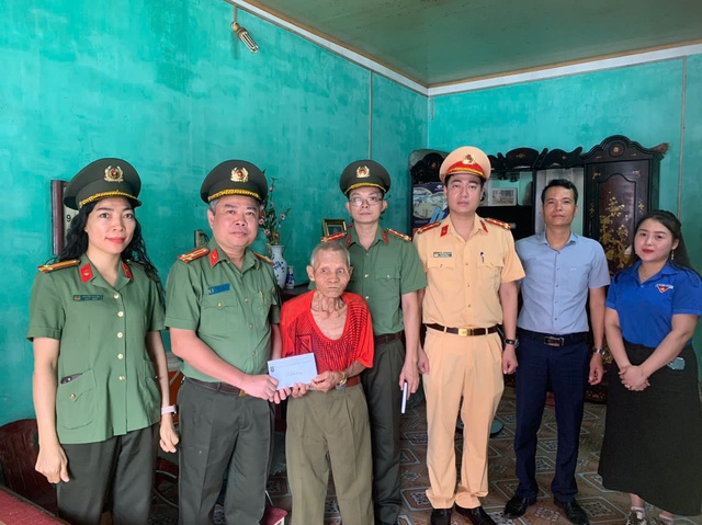 Thanh niên an ninh điều tra Công an thành phố Hải Phòng tiếp tục học tập, làm theo tấm gương đạo đức Hồ Chí Minh - Ảnh 2.