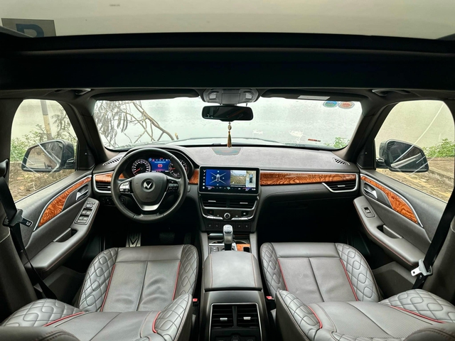 VinFast President 3 năm tuổi rao bán gần 1,5 tỷ đồng: Ngang giá Ford Everest, động cơ V8, nội thất nhiều tiện nghi- Ảnh 7. VinFast President 3 năm tuổi rao bán gần 1,5 tỷ đồng: Ngang giá Ford Everest, động cơ V8, nội thất nhiều tiện nghi- Ảnh 7.