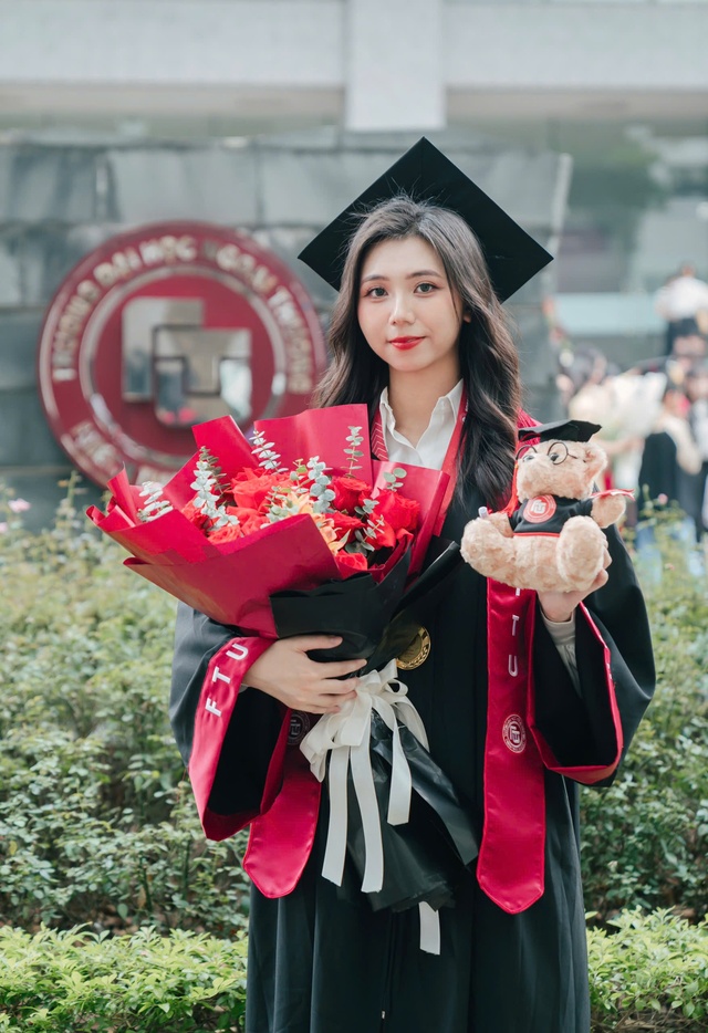 Nữ sinh đỗ Thạc sĩ của Thanh Hoa từ khi c&ograve;n chưa tốt nghiệp ĐH: "Học b&aacute; bản địa cố 1, m&igrave;nh sẽ phải cố 10"- Ảnh 1.