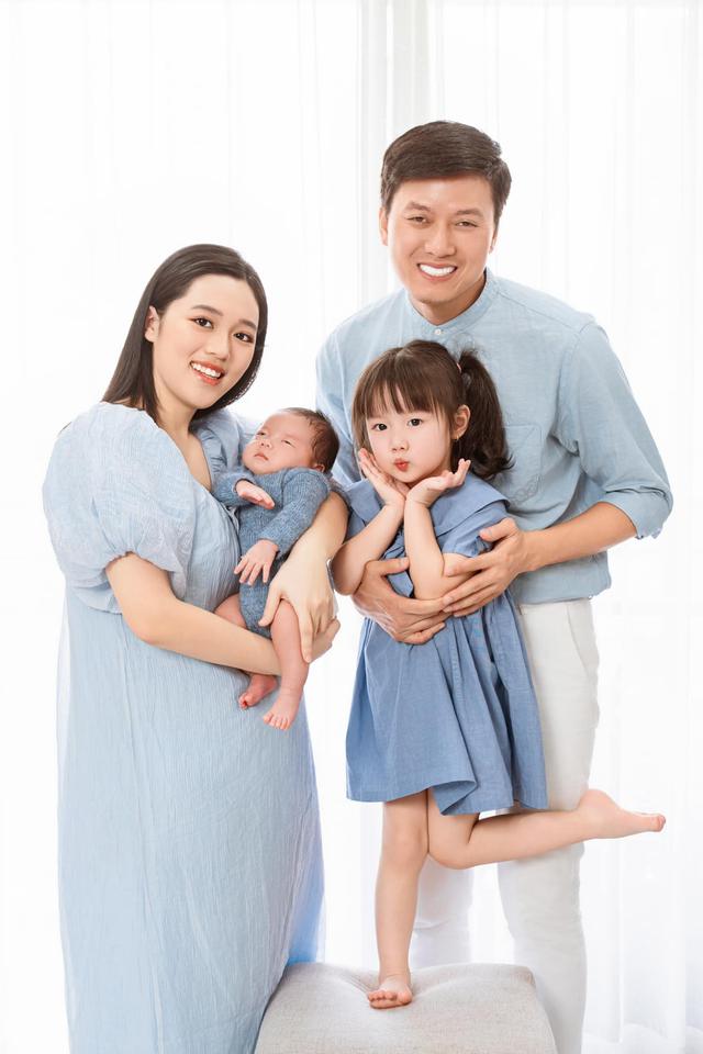 Tổ ấm của nam diễn vi&ecirc;n Vbiz từng đưa vợ k&eacute;m 16 tuổi đi thi tốt nghiệp THPT: Lu&ocirc;n giữ vững 3 nguy&ecirc;n tắc cơ bản n&agrave;y- Ảnh 1.