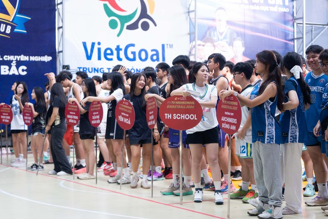 Nơi 1m2 có 10 "nam thần" bóng rổ học đường- Ảnh 1. Nơi 1m2 có 10 "nam thần" bóng rổ học đường- Ảnh 1.
