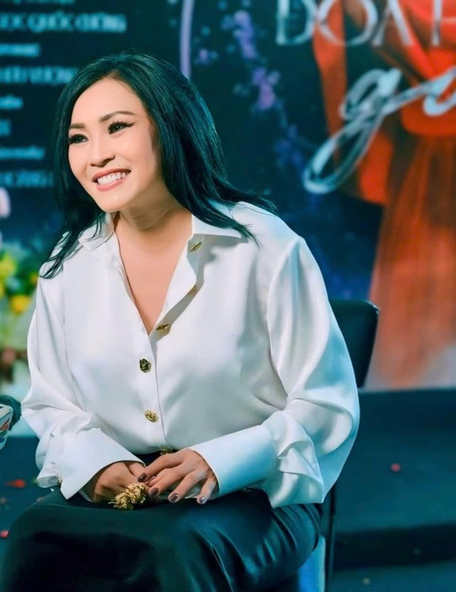 Phương Thanh đăng clip ôm chặt 1 người đàn ông cùng status dài gần 300 chữ- Ảnh 3. Phương Thanh đăng clip ôm chặt 1 người đàn ông cùng status dài gần 300 chữ- Ảnh 3.