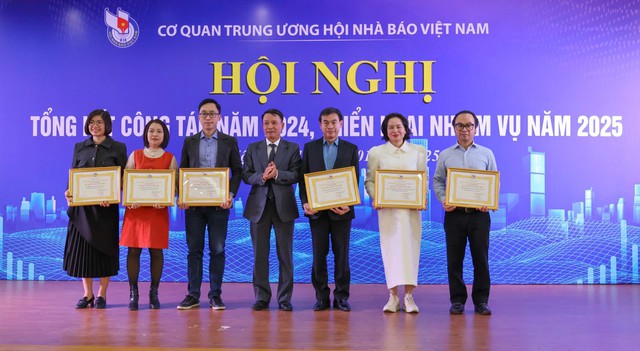 Hội Nhà báo Việt Nam tổ chức Hội nghị Tổng kết hoạt động năm 2024, triển khai nhiệm vụ 2025- Ảnh 5.