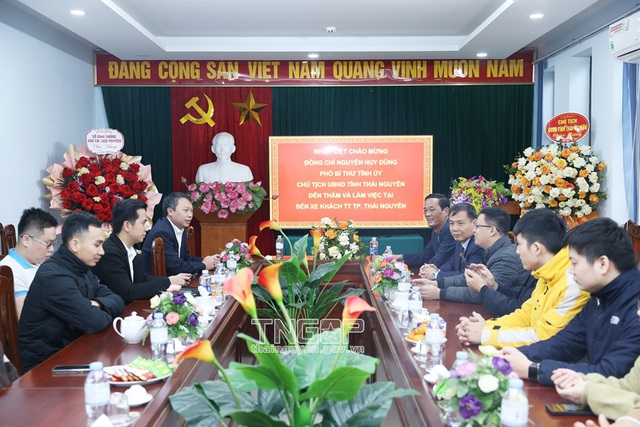 Quang cảnh buổi l&agrave;m việc.