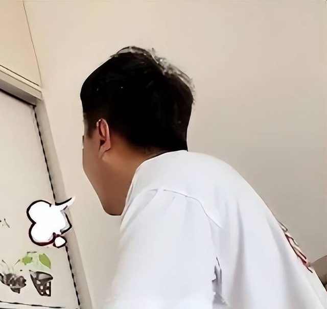 Thức đêm dạy con học ròng rã suốt 1 năm, ông bố sững sờ khi nhìn số điểm trên bài thi, bật khóc không ai dỗ được- Ảnh 3. Thức đêm dạy con học ròng rã suốt 1 năm, ông bố sững sờ khi nhìn số điểm trên bài thi, bật khóc không ai dỗ được- Ảnh 3.