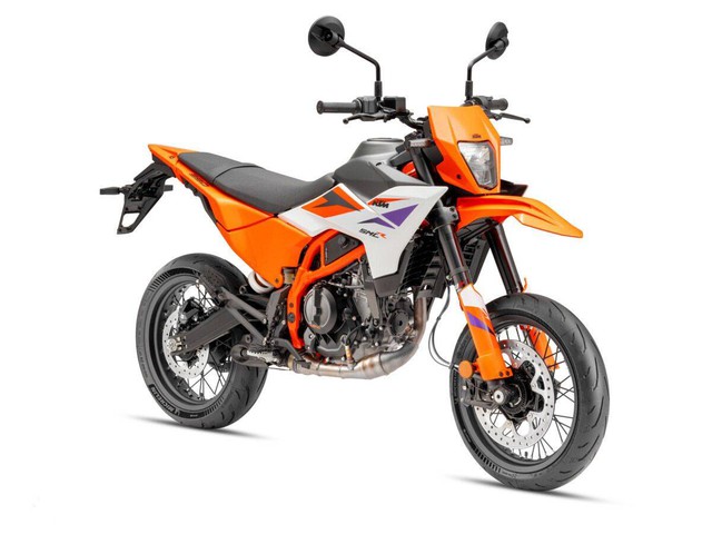KTM ra mắt 125 SMC R và 390 SMC R: Sự lựa chọn đầy hấp dẫn trong phân khúc Supermoto- Ảnh 5. KTM ra mắt 125 SMC R và 390 SMC R: Sự lựa chọn đầy hấp dẫn trong phân khúc Supermoto- Ảnh 5.