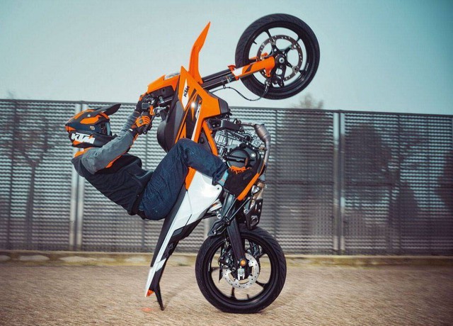 KTM ra mắt 125 SMC R và 390 SMC R: Sự lựa chọn đầy hấp dẫn trong phân khúc Supermoto- Ảnh 6. KTM ra mắt 125 SMC R và 390 SMC R: Sự lựa chọn đầy hấp dẫn trong phân khúc Supermoto- Ảnh 6.