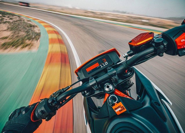 KTM ra mắt 125 SMC R và 390 SMC R: Sự lựa chọn đầy hấp dẫn trong phân khúc Supermoto- Ảnh 9. KTM ra mắt 125 SMC R và 390 SMC R: Sự lựa chọn đầy hấp dẫn trong phân khúc Supermoto- Ảnh 9.