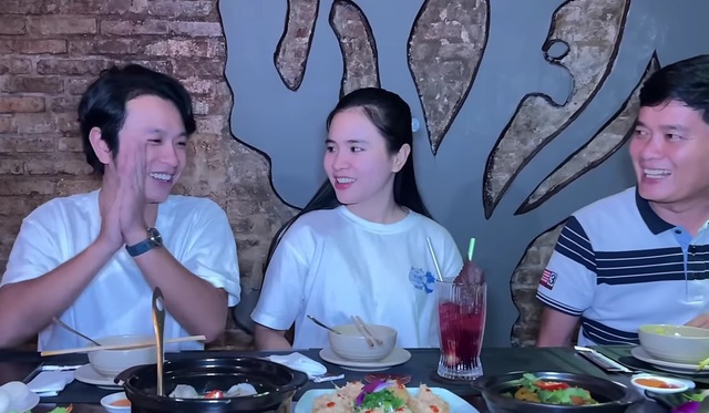 Con gái nuôi Phi Nhung: "Chú Trường Vũ nhờ người ở Việt Nam tìm tôi để làm một việc"- Ảnh 1. Con gái nuôi Phi Nhung: "Chú Trường Vũ nhờ người ở Việt Nam tìm tôi để làm một việc"- Ảnh 1.