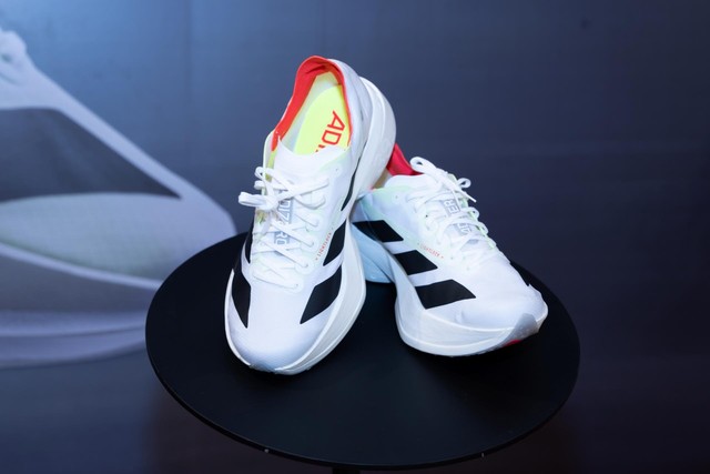 Giải mã đôi giày Adizero Adios Pro 4: Hậu duệ sáng giá của ‘vua đường trường’ tại các cuộc đua marathon lớn nhất thế giới- Ảnh 2.