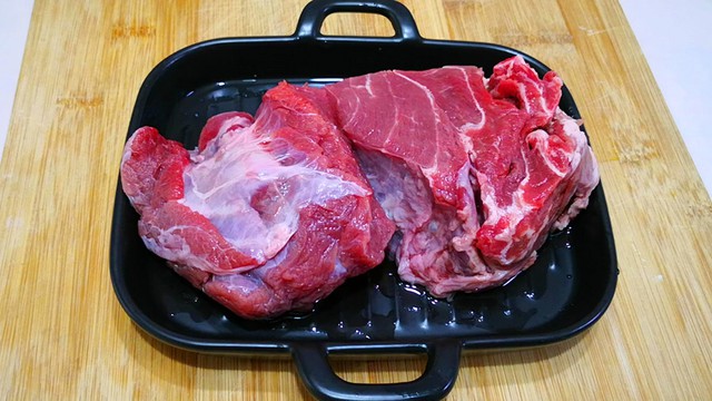 Khi mua thịt bò, bạn nên chọn loại 