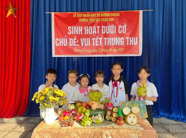 Vui trung thu với các em học sinh vùng cao đặc biệt khó khăn- Ảnh 8.