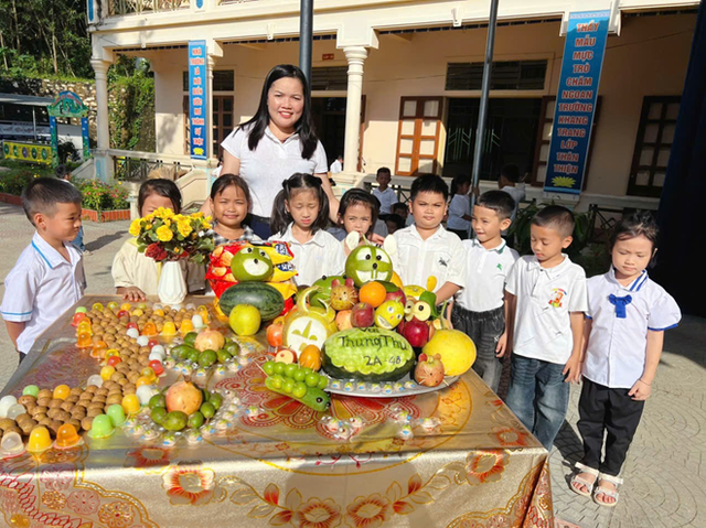 Vui trung thu với các em học sinh vùng cao đặc biệt khó khăn- Ảnh 11.