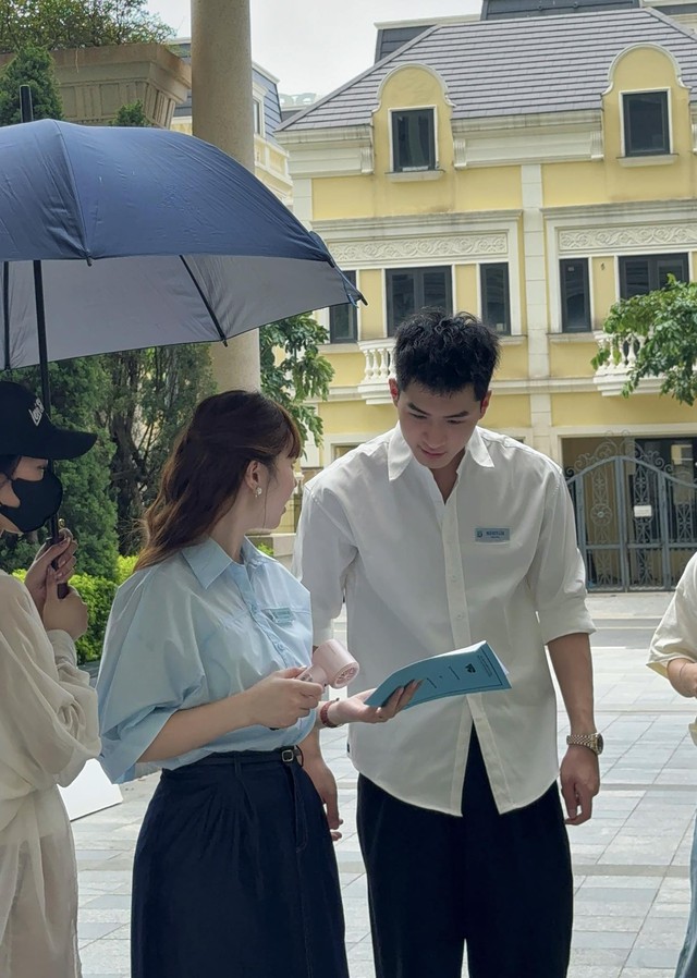 Vừa ly hôn chồng trong Gió ngang khoảng trời xanh, Quỳnh Kool có ngay trai trẻ ân cần chăm sóc, lại còn là mỹ nam đẹp cực phẩm- Ảnh 10.