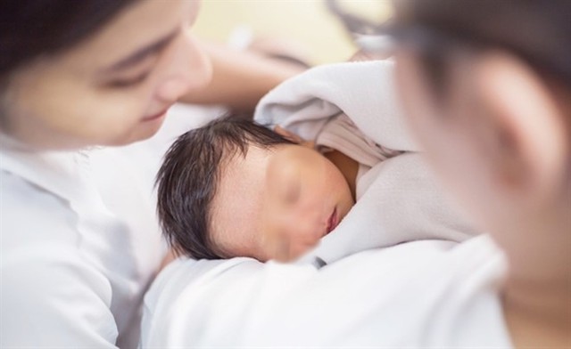 Chồng liên tục nhận tin nhắn, cuộc gọi "đòi con", vợ quyết định xét nghiệm ADN, vạch trần âm mưu phía sau- Ảnh 1.