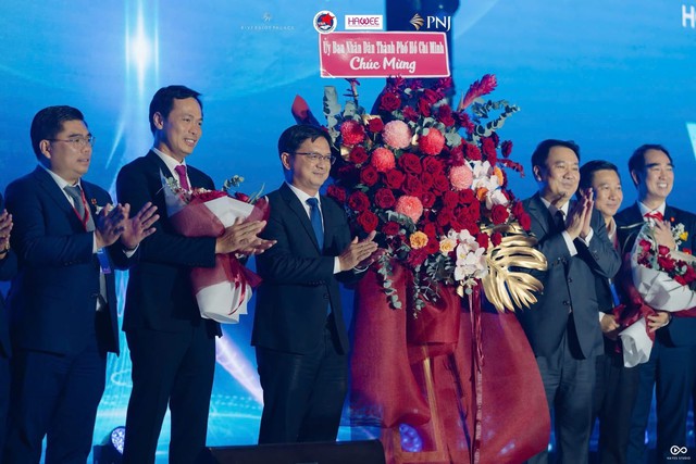 Công bố quyết định hợp nhất và ra mắt Ban Chấp hành Hội Doanh nhân trẻ TP. Hồ Chí Minh- Ảnh 3. Công bố quyết định hợp nhất và ra mắt Ban Chấp hành Hội Doanh nhân trẻ TP. Hồ Chí Minh- Ảnh 3.