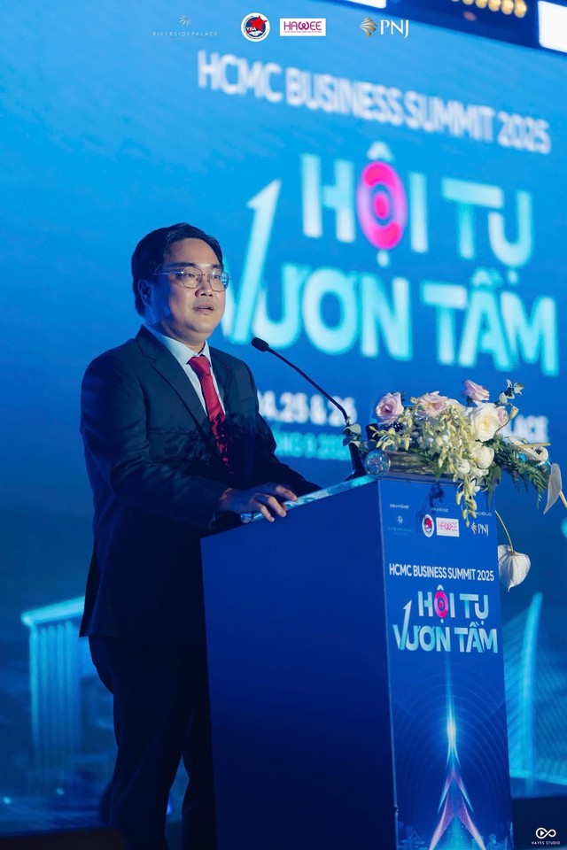 Công bố quyết định hợp nhất và ra mắt Ban Chấp hành Hội Doanh nhân trẻ TP. Hồ Chí Minh- Ảnh 2. Công bố quyết định hợp nhất và ra mắt Ban Chấp hành Hội Doanh nhân trẻ TP. Hồ Chí Minh- Ảnh 2.