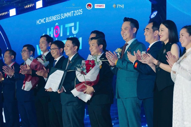 Công bố quyết định hợp nhất và ra mắt Ban Chấp hành Hội Doanh nhân trẻ TP. Hồ Chí Minh- Ảnh 4. Công bố quyết định hợp nhất và ra mắt Ban Chấp hành Hội Doanh nhân trẻ TP. Hồ Chí Minh- Ảnh 4.