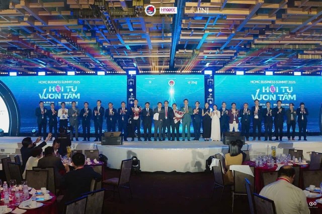 Công bố quyết định hợp nhất và ra mắt Ban Chấp hành Hội Doanh nhân trẻ TP. Hồ Chí Minh- Ảnh 6. Công bố quyết định hợp nhất và ra mắt Ban Chấp hành Hội Doanh nhân trẻ TP. Hồ Chí Minh- Ảnh 6.