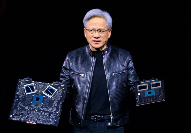 CEO NVIDIA: Đừng sợ thất nghiệp, kỷ nguyên thế giới mới sẽ cần hàng trăm nghìn thợ điện và thợ sửa ống nước- Ảnh 1.