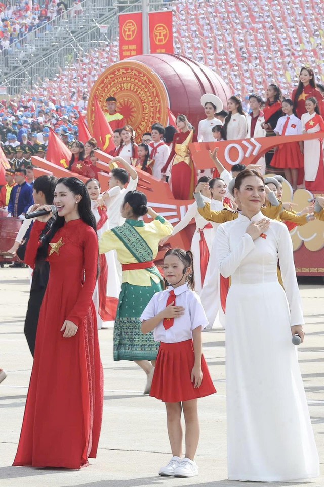 Đã hết “concert quốc gia” nhưng nữ ca sĩ này vẫn chạy show mệt nghỉ, còn ra luôn nước ngoài!- Ảnh 3.