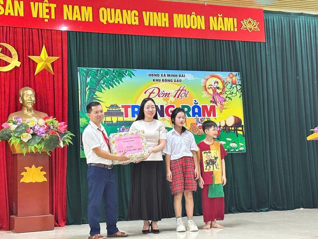 Nữ phó chủ tịch xã Minh Đài (Phú Thọ): Thi đua yêu nước là những hành động cụ thể, được đo bằng từng nụ cười hài lòng của Nhân dân- Ảnh 1. Nữ phó chủ tịch xã Minh Đài (Phú Thọ): Thi đua yêu nước là những hành động cụ thể, được đo bằng từng nụ cười hài lòng của Nhân dân- Ảnh 1.