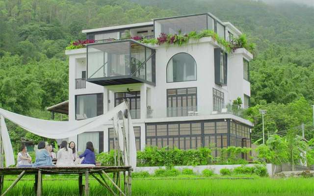 Hội chị em U60 góp hơn 14 tỷ đồng về quê xây biệt thự 700m2 dưỡng già: “Chồng thì đã sống chung cả đời, ở với con cháu không bằng ở với bạn”- Ảnh 2. Hội chị em U60 góp hơn 14 tỷ đồng về quê xây biệt thự 700m2 dưỡng già: “Chồng thì đã sống chung cả đời, ở với con cháu không bằng ở với bạn”- Ảnh 2.