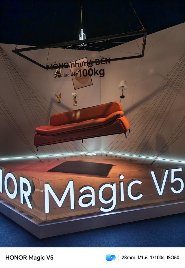 HONOR Magic V5 chính thức ra mắt: Mỏng đẹp thôi là chưa đủ, "tắm" trong máy giặt mà vẫn vô tư mới đáng kinh ngạc- Ảnh 6. HONOR Magic V5 chính thức ra mắt: Mỏng đẹp thôi là chưa đủ, "tắm" trong máy giặt mà vẫn vô tư mới đáng kinh ngạc- Ảnh 6.