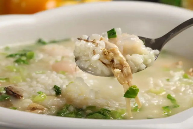 V&igrave; sao kh&ocirc;ng n&ecirc;n thường xuy&ecirc;n ăn cơm chan canh?- Ảnh 1.