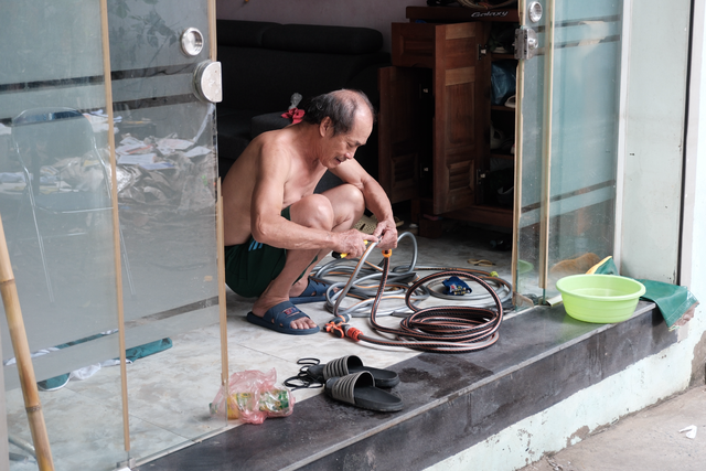 Xóm nhỏ vực dậy sau những ngày bão

- Ảnh 2.
