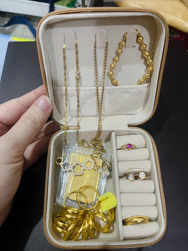 Kế hoạch mua 40 cây vàng dưỡng già của vợ chồng 30 tuổi - Ảnh 1. Kế hoạch mua 40 cây vàng dưỡng già của vợ chồng 30 tuổi - Ảnh 1.