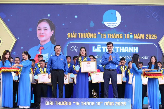 69 thanh niên nhận Giải thưởng “15 tháng 10”- Ảnh 2. 69 thanh niên nhận Giải thưởng “15 tháng 10”- Ảnh 2.