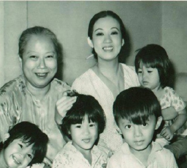 Nam NSƯT là cháu nội Ngũ đại gia miền Nam: "19 tuổi là xong luôn, mọi thứ quá kinh khủng"- Ảnh 2. Nam NSƯT là cháu nội Ngũ đại gia miền Nam: "19 tuổi là xong luôn, mọi thứ quá kinh khủng"- Ảnh 2.