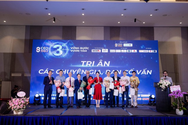 Chương trình tri ân các bậc tiền bối, chuyên gia cùng ban cố vấn (Ảnh: Gia Khánh). Chương trình tri ân các bậc tiền bối, chuyên gia cùng ban cố vấn (Ảnh: Gia Khánh).