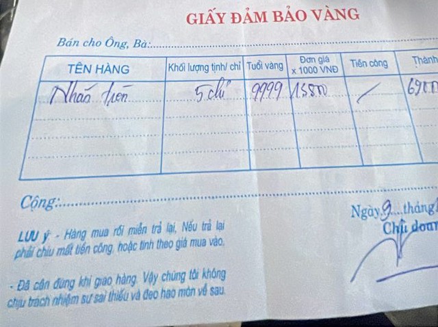 Bức ảnh hóa đơn cùng “tuyên ngôn mua vàng” khiến nhiều người nể ra mặt- Ảnh 1. Bức ảnh hóa đơn cùng “tuyên ngôn mua vàng” khiến nhiều người nể ra mặt- Ảnh 1.