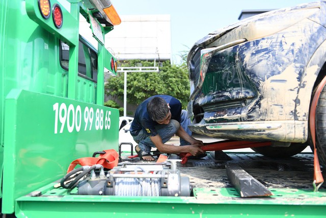 Xe ngâm lũ 3 ngày đặc kín bùn đất, nằm la liệt ở Thái Nguyên: Cứu hộ căng mình giải cứu- Ảnh 9.