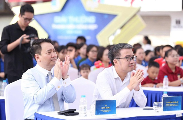 Ngày hội “Gia đình trẻ hạnh phúc 2025” khai mạc tại Hồ Gươm - Lan tỏa thông điệp hành trình yêu thương- Ảnh 1. Ngày hội “Gia đình trẻ hạnh phúc 2025” khai mạc tại Hồ Gươm - Lan tỏa thông điệp hành trình yêu thương- Ảnh 1.