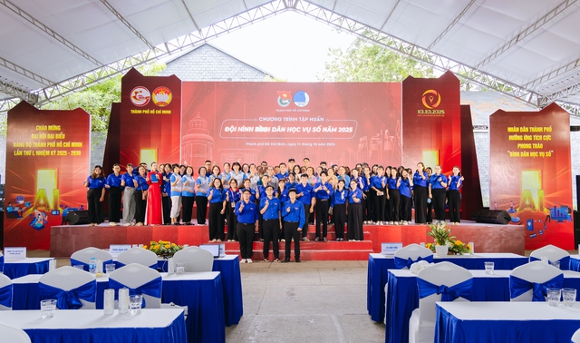 Tuổi trẻ thành phố Hồ Chí Minh tiên phong “Bình dân học vụ số”- Ảnh 4. Tuổi trẻ thành phố Hồ Chí Minh tiên phong “Bình dân học vụ số”- Ảnh 4.