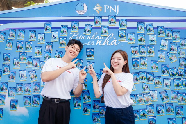 Ngày hội “Gia đình trẻ hạnh phúc 2025” khai mạc tại Hồ Gươm - Lan tỏa thông điệp hành trình yêu thương- Ảnh 4. Ngày hội “Gia đình trẻ hạnh phúc 2025” khai mạc tại Hồ Gươm - Lan tỏa thông điệp hành trình yêu thương- Ảnh 4.