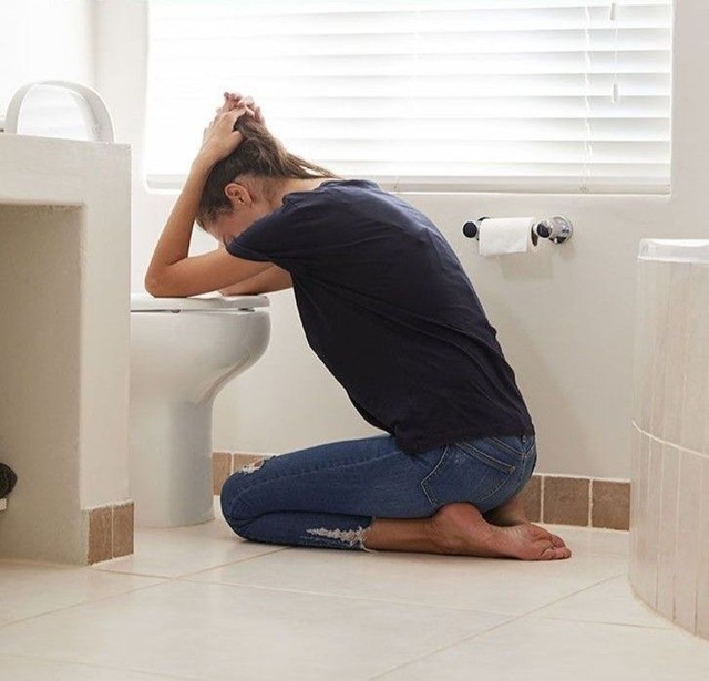 Cùng là phụ nữ với nhau, tôi không hiểu vì sao có những người có thể thốt ra câu phán xét mẹ bầu ốm nghén là Cùng là phụ nữ với nhau, tôi không hiểu vì sao có những người có thể thốt ra câu phán xét mẹ bầu ốm nghén là