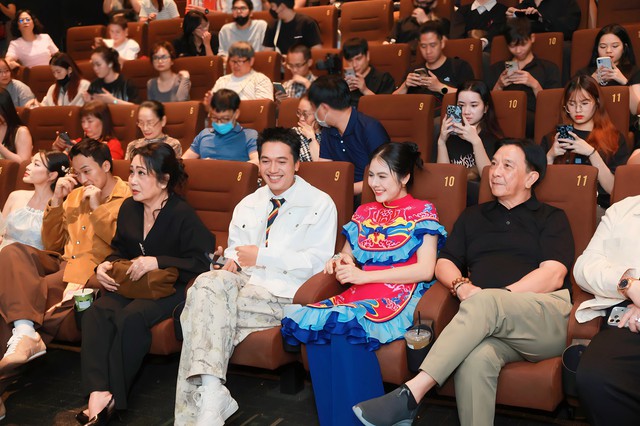 V&acirc;n Trang: "Cảnh n&oacute;ng n&agrave;y c&oacute; an to&agrave;n cho gia đ&igrave;nh t&ocirc;i hay kh&ocirc;ng th&igrave; t&ocirc;i chưa biết"- Ảnh 2.