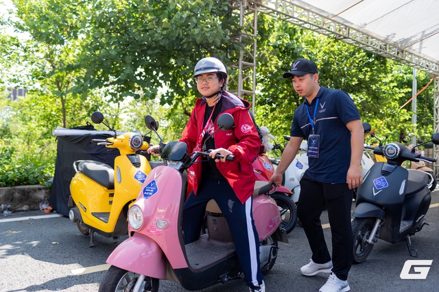 Xe máy điện thực ra nhiều loại lắm: Chia sẻ thân thực từ một bạn sinh viên đã chuyển đổi xanh tại Vietnam Mobility Festival- Ảnh 2. Xe máy điện thực ra nhiều loại lắm: Chia sẻ thân thực từ một bạn sinh viên đã chuyển đổi xanh tại Vietnam Mobility Festival- Ảnh 2.