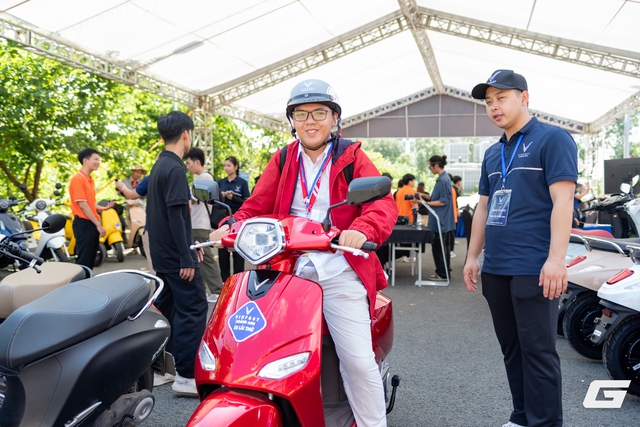 Xe máy điện thực ra nhiều loại lắm: Chia sẻ thân thực từ một bạn sinh viên đã chuyển đổi xanh tại Vietnam Mobility Festival- Ảnh 4. Xe máy điện thực ra nhiều loại lắm: Chia sẻ thân thực từ một bạn sinh viên đã chuyển đổi xanh tại Vietnam Mobility Festival- Ảnh 4.